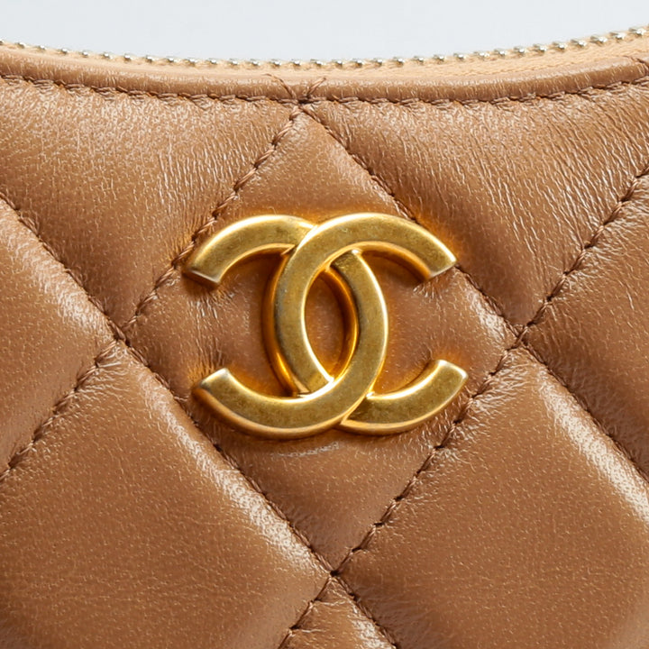 CHANEL Hobo Handbag-Beige