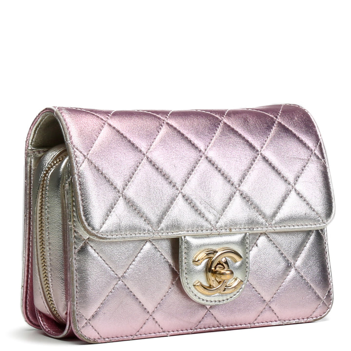 CHANEL Umhängetasche „Like A Wallet“ aus metallischem Lammleder – Pink OUTLET FINAL SALE