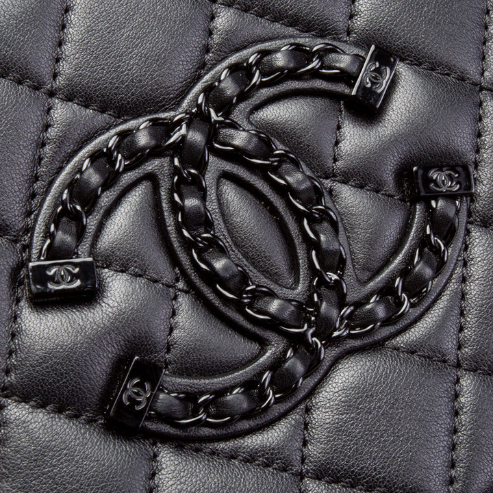 CHANEL Incognito CC Filigrane Vanity Schultertasche - So Black