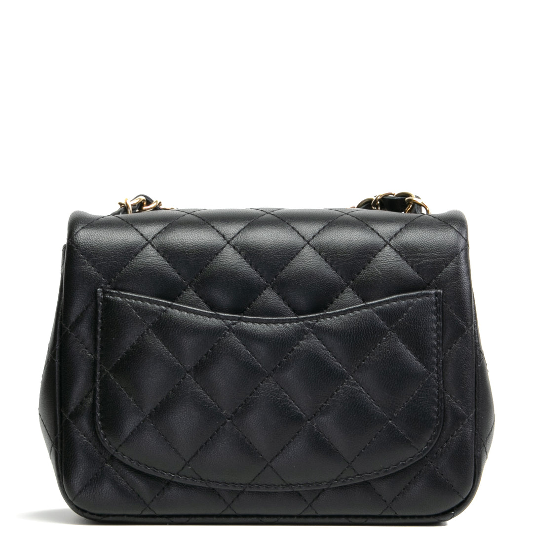 CHANEL Mini-Tasche mit quadratischer Klappe - Schwarz