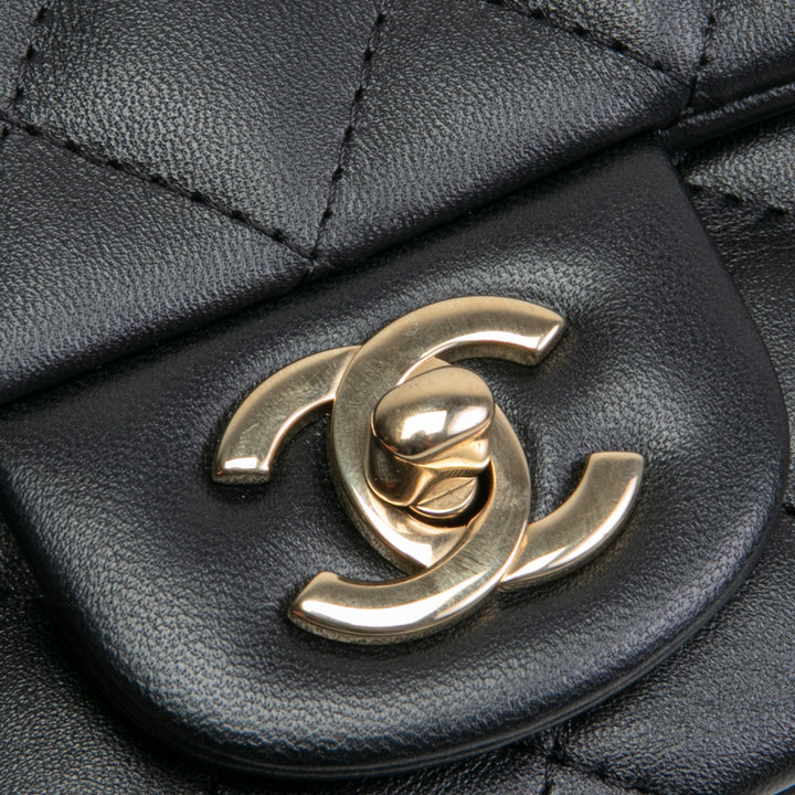 CHANEL Mini-Tasche mit quadratischer Klappe - Schwarz