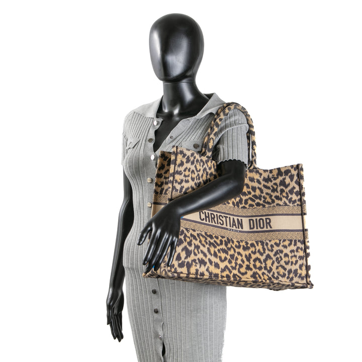 CHRISTIAN DIOR Große Canvas-Buchtasche mit Animal-Print OUTLET FINAL SALE