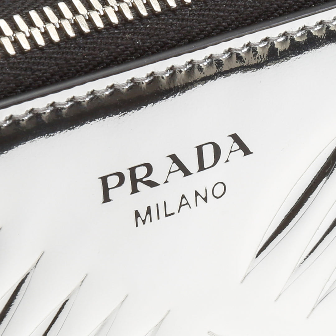 PRADA Spazzolato Andoliera Kameratasche – Metallic-Silber