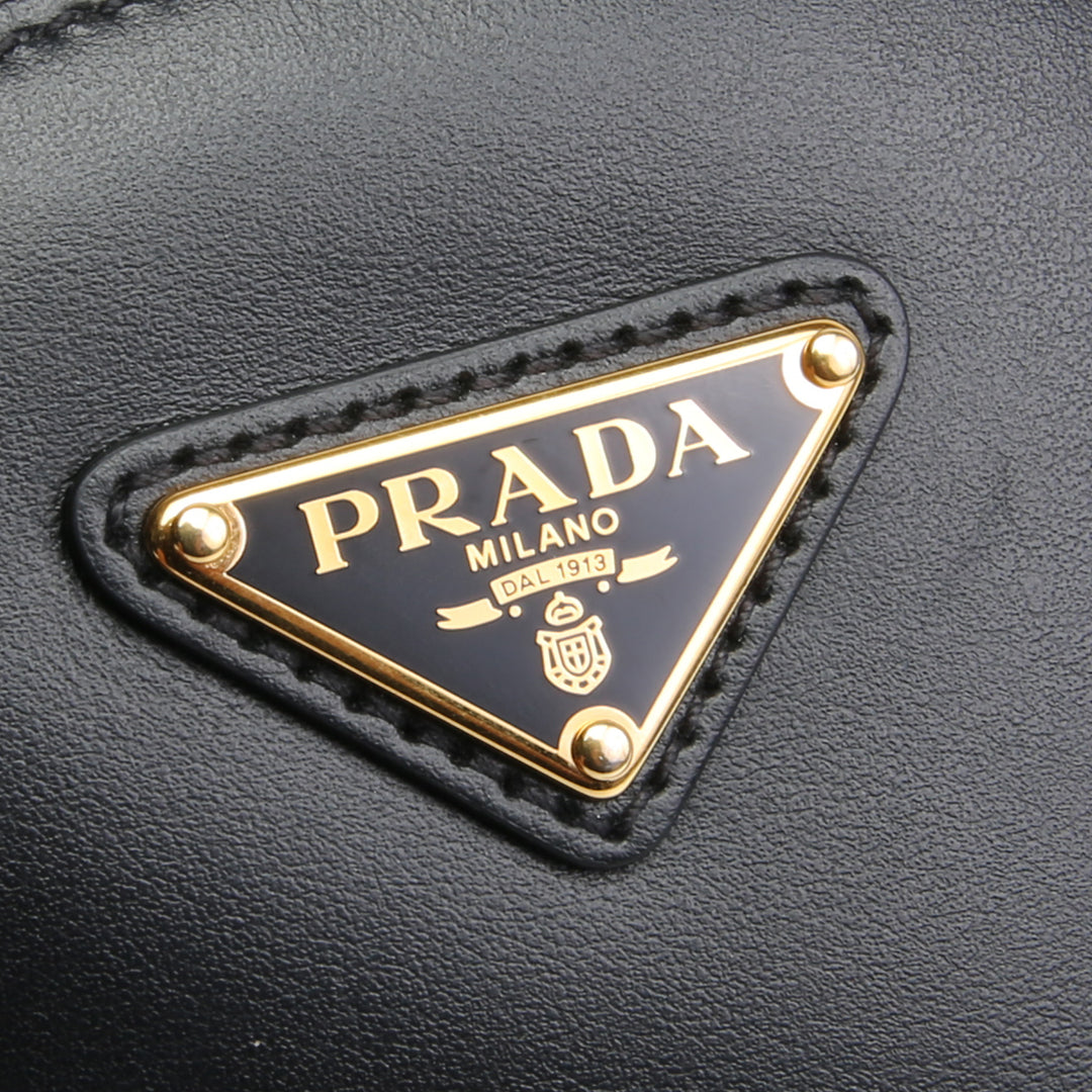 PRADA Mini-Umhängetasche aus Leder - Schwarz