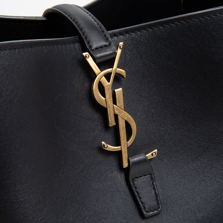 SAINT LAURENT LE 37 Kleine Beuteltasche Schwarz